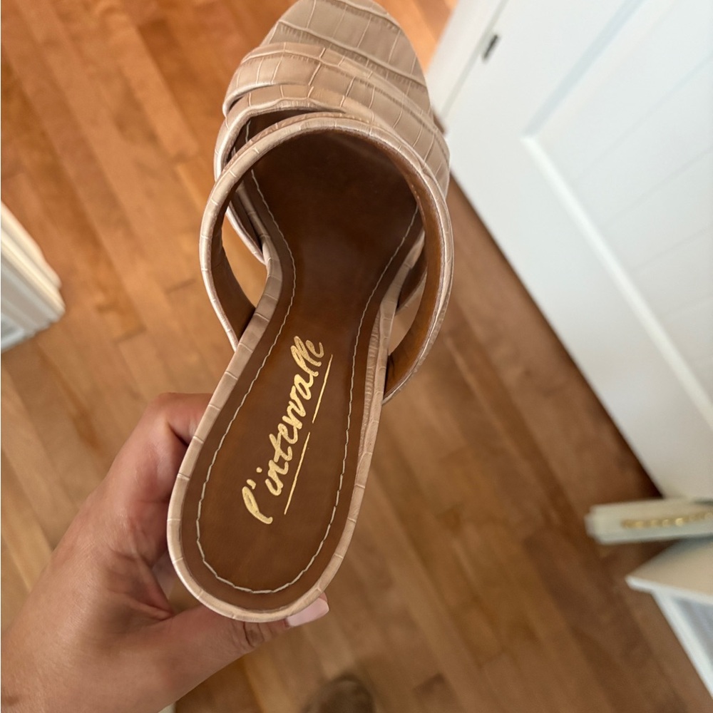 L'INTERVALLE Blush Croc-Embossed Sandals - Picture 3 of 7